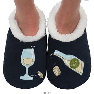 Snoozies wine slippers